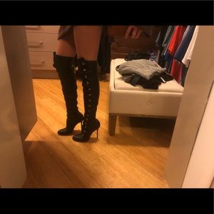 CHRISTIAN LOUBOUTIN Fabiola Button Boot 39.5